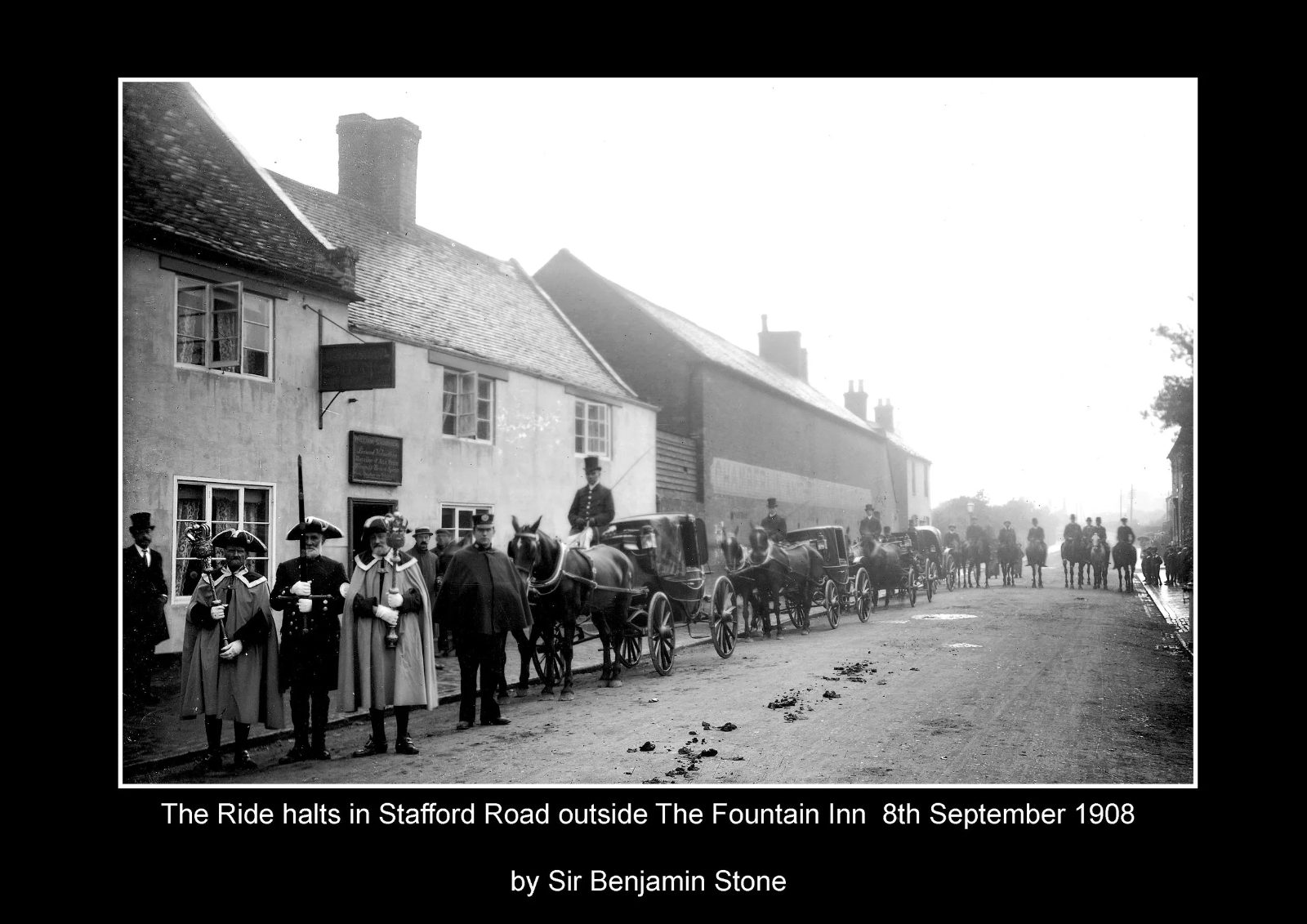 The ride halts outside the Fountain Inn, 1908